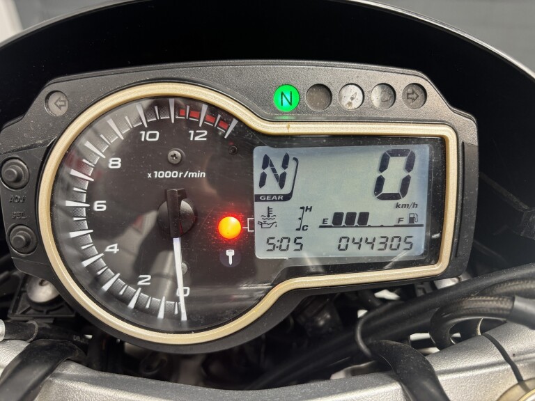 Suzuki GSR 750 ABS foto 9