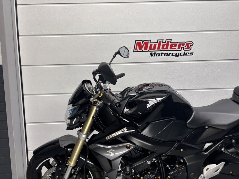 Suzuki GSR 750 ABS foto 10