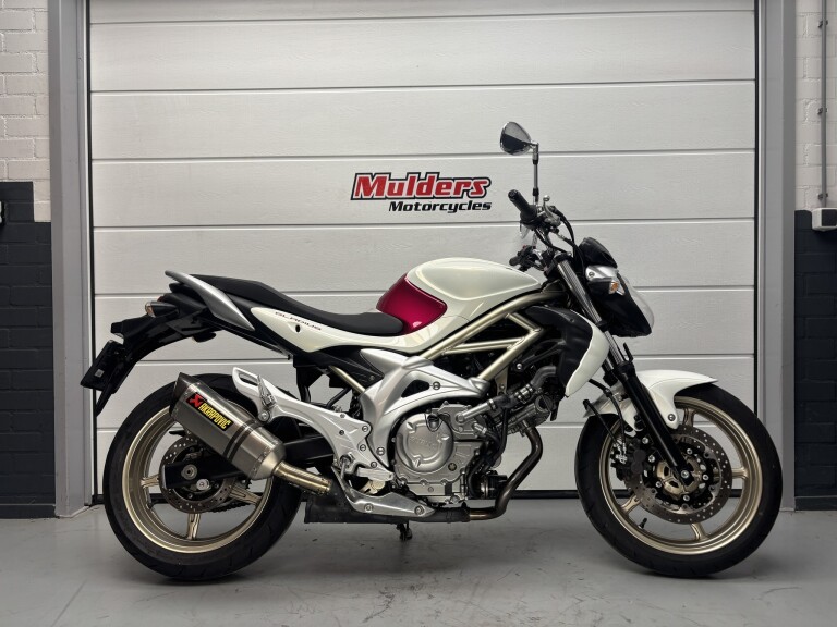Suzuki GLADIUS 