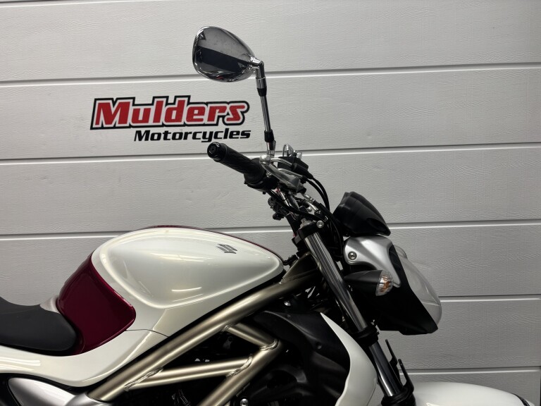 Suzuki GLADIUS foto 3