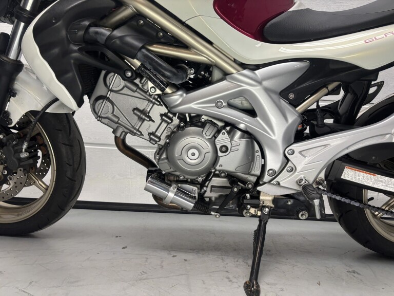 Suzuki GLADIUS foto 4