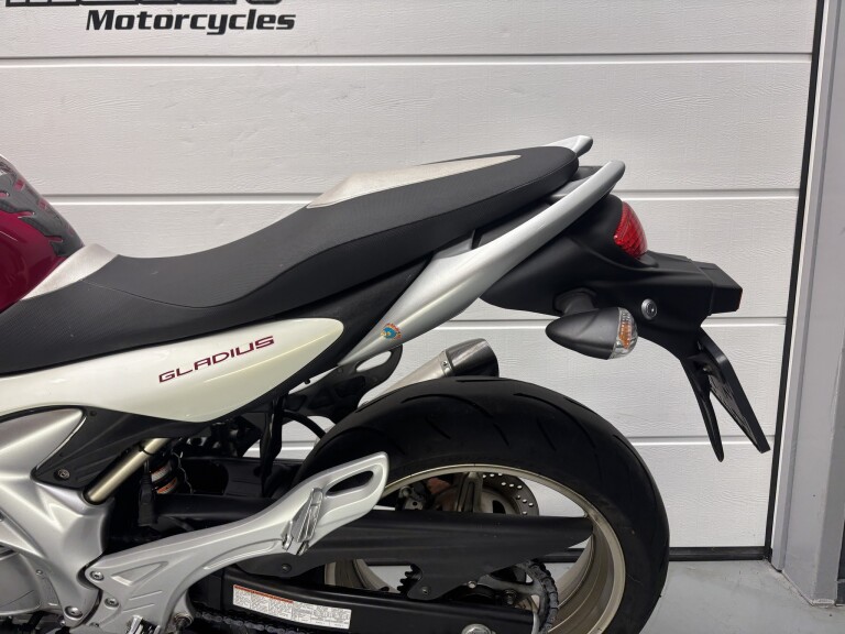 Suzuki GLADIUS foto 6