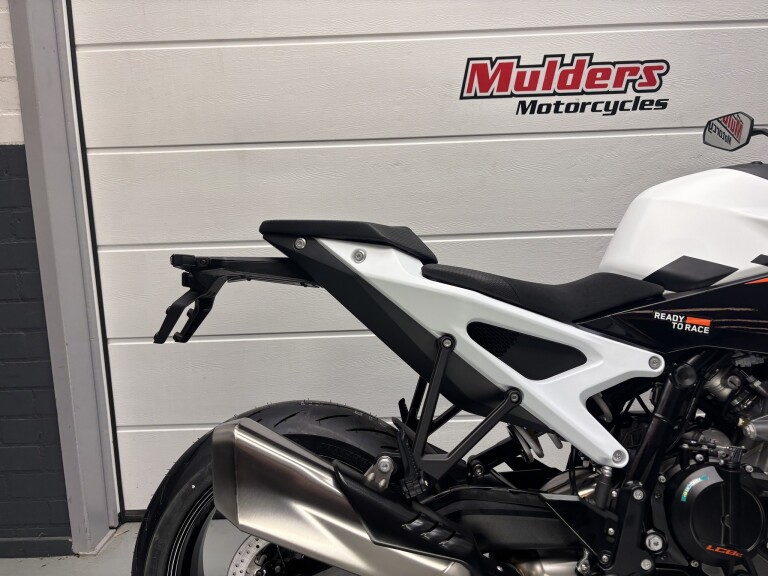 KTM 990 DUKE foto 9