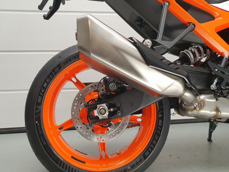 KTM 990 DUKE R foto 8