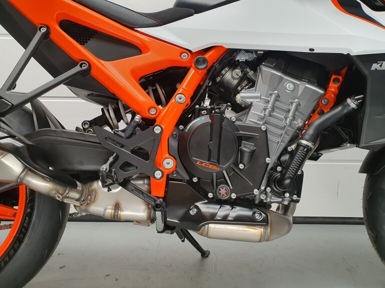 KTM 990 DUKE R foto 11