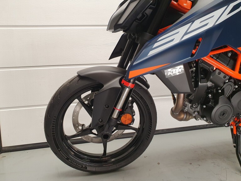 KTM 390 DUKE ABS foto 3