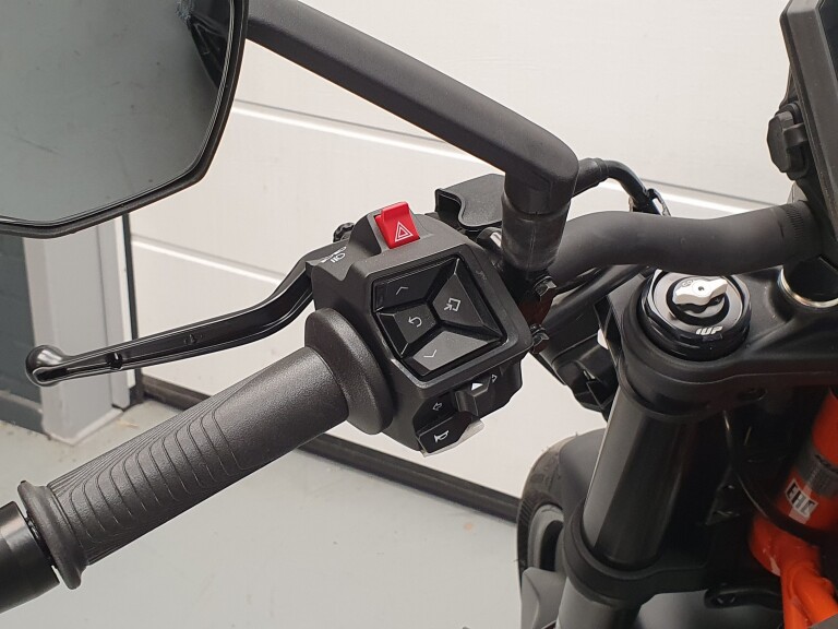 KTM 390 DUKE ABS foto 13