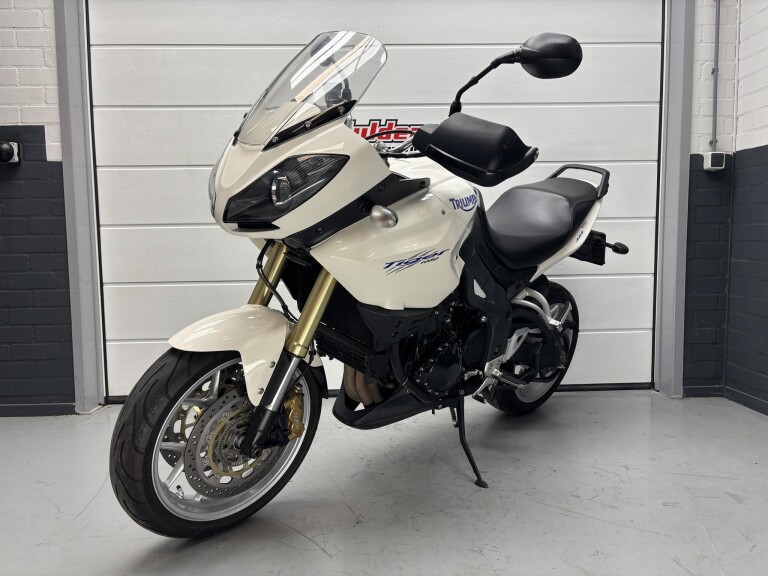 Triumph TIGER 1050 