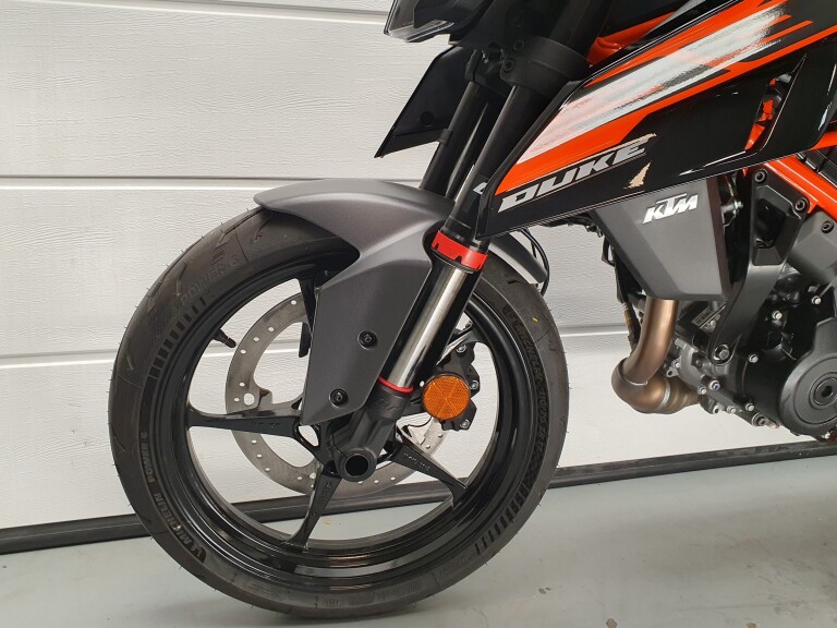 KTM 390 DUKE ABS foto 3