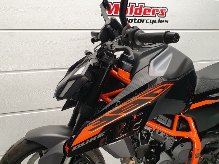 KTM 390 DUKE ABS foto 4