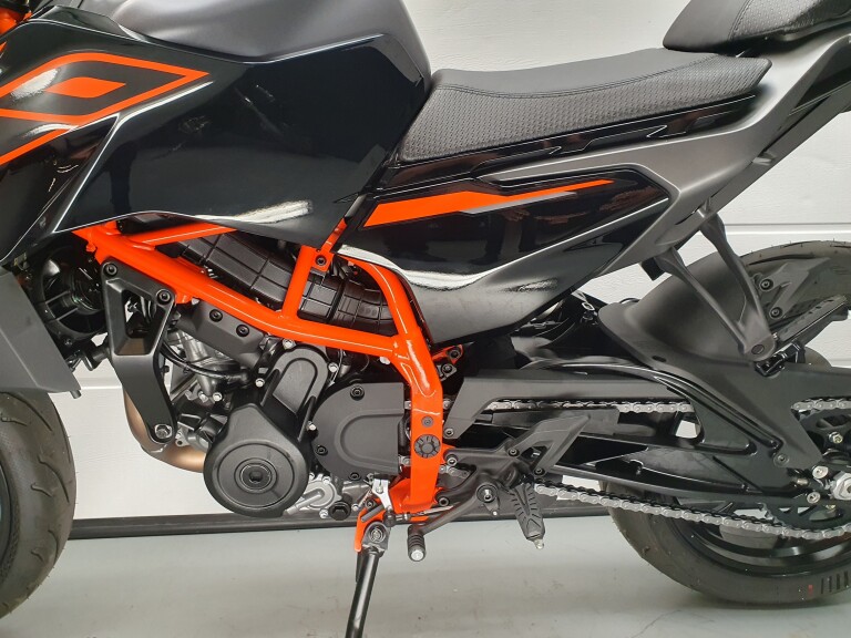 KTM 390 DUKE ABS foto 5