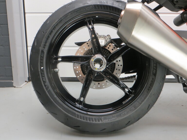 KTM 1390 SUPER DUKE R foto 5