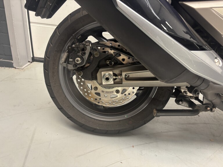 Kymco AK 550 foto 15