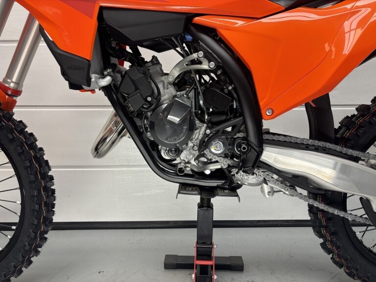 KTM 125 SX EFI foto 5