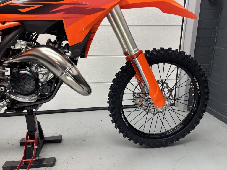 KTM 125 SX EFI foto 12