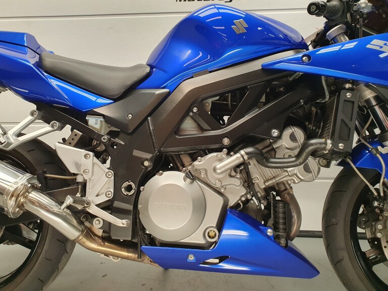Suzuki SV 1000 S foto 4