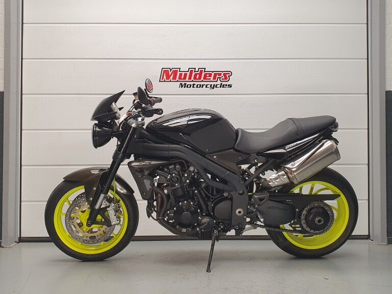 Triumph SPEED TRIPLE 1050 foto 2