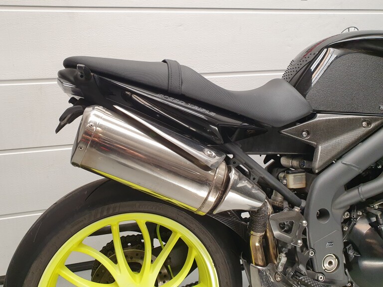 Triumph SPEED TRIPLE 1050 foto 4