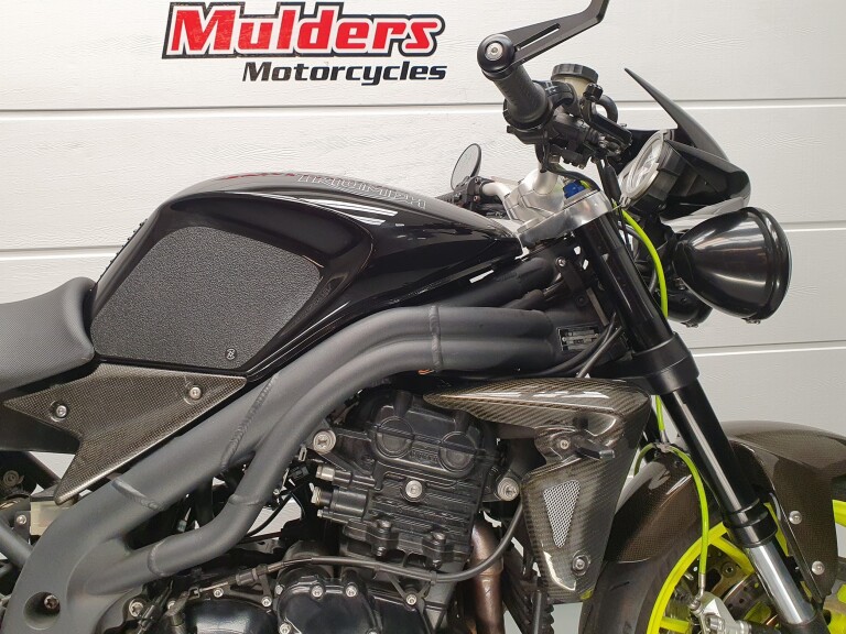Triumph SPEED TRIPLE 1050 foto 6