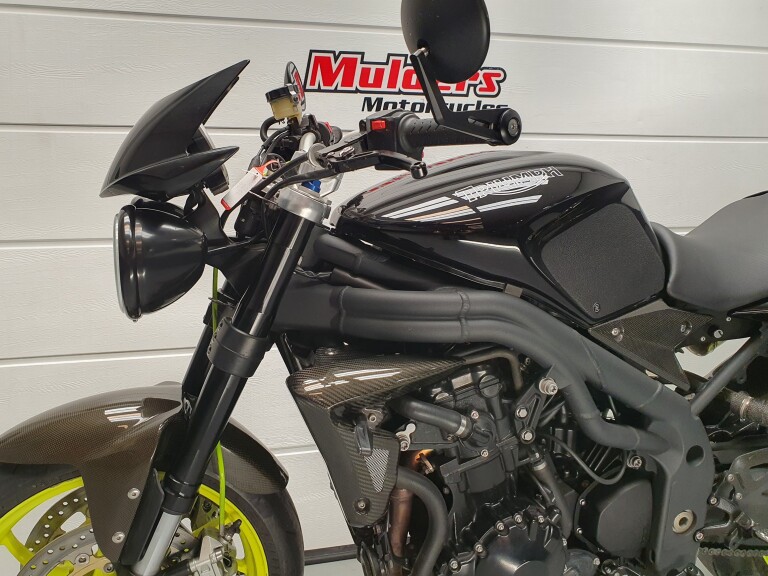 Triumph SPEED TRIPLE 1050 foto 9