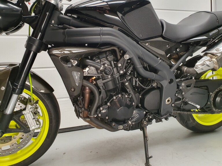 Triumph SPEED TRIPLE 1050 foto 11