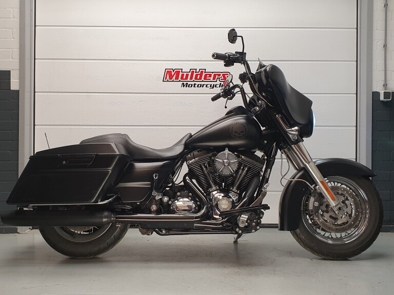 Harley-Davidson FLHXI STREET GLIDE 