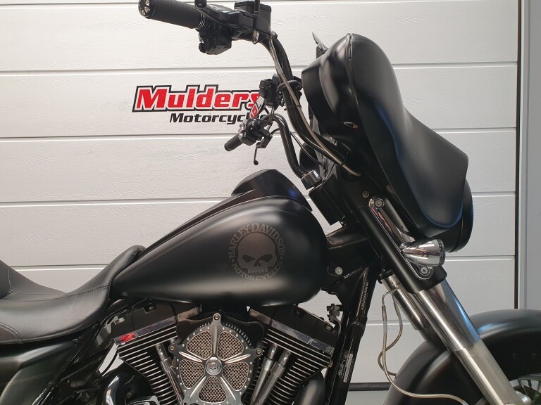 Harley-Davidson FLHXI STREET GLIDE foto 10