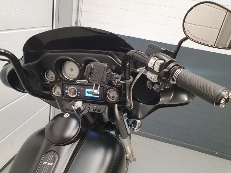 Harley-Davidson FLHXI STREET GLIDE foto 12