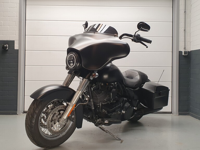 Harley-Davidson FLHXI STREET GLIDE 