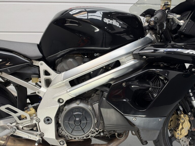 Aprilia SL 1000 FALCO foto 8