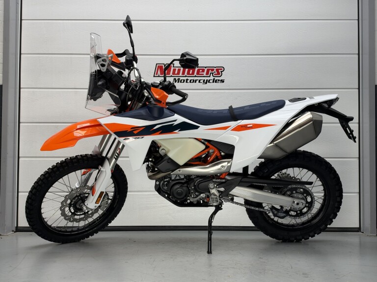 KTM 690 RALLY foto 2