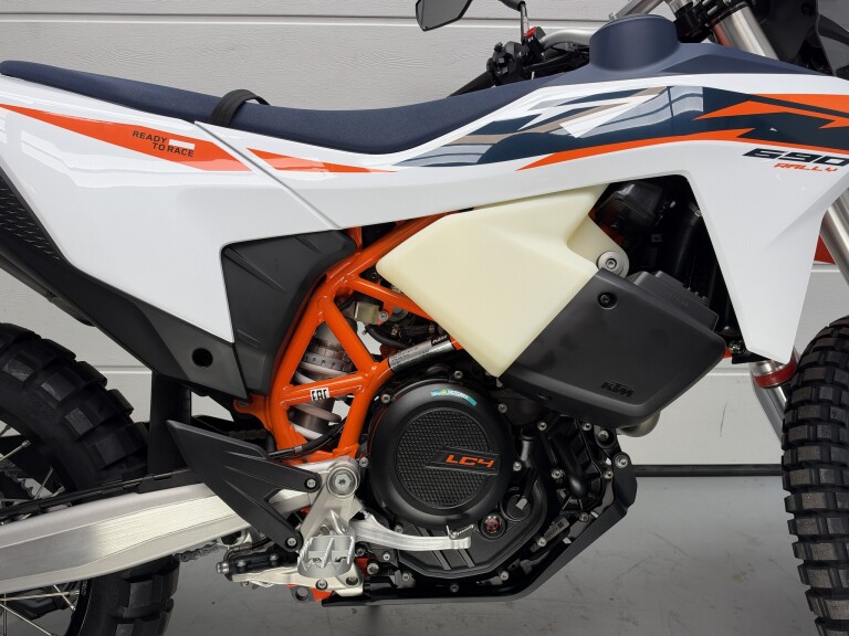 KTM 690 RALLY foto 10